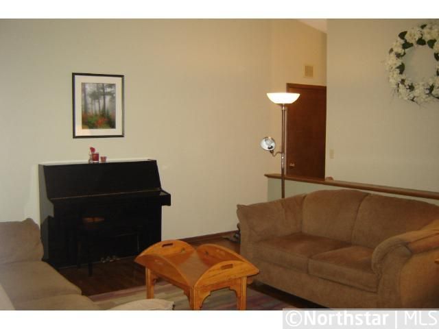 498 Riviera Dr, New Brighton, MN 55112