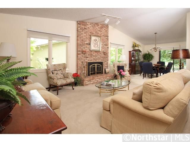 9909 Oak Ridge Trl, Minnetonka, MN 55305