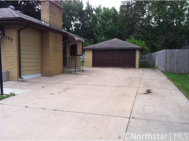 5307 Eleanor Ln, Brooklyn Center, MN 55429
