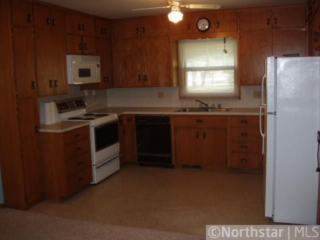 611 Main St, Stewart, MN 55385