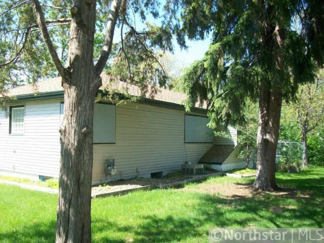 1152 Kings Ln, Anoka, MN 55303