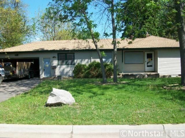 1152 Kings Ln, Anoka, MN 55303
