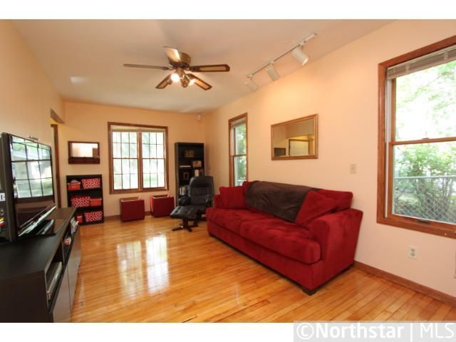 1079 Stinson St, Saint Paul, MN 55103