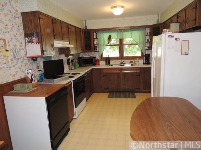 97 Greystone Ave N, Oakdale, MN 55128