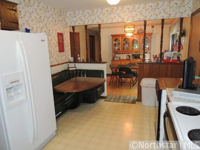 97 Greystone Ave N, Oakdale, MN 55128