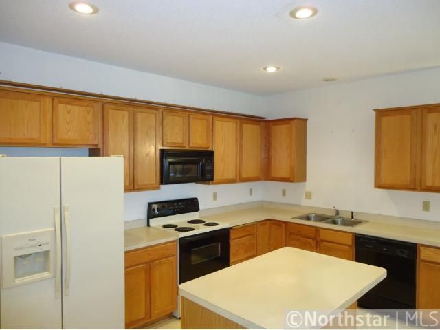 2005 111th Ct NE, Blaine, MN 55449