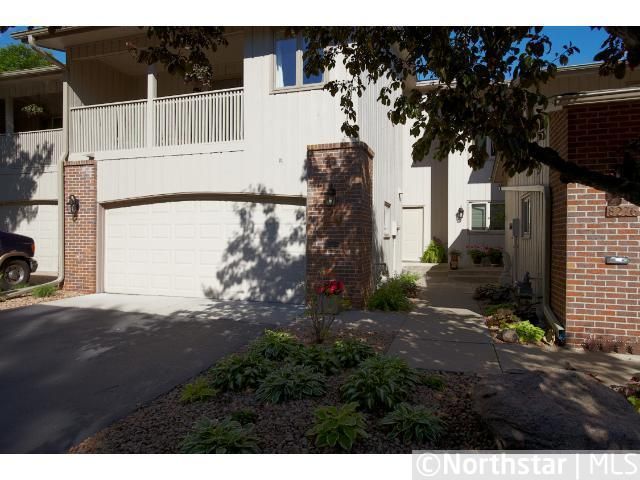 8274 Kingslee Rd, Bloomington, MN 55438