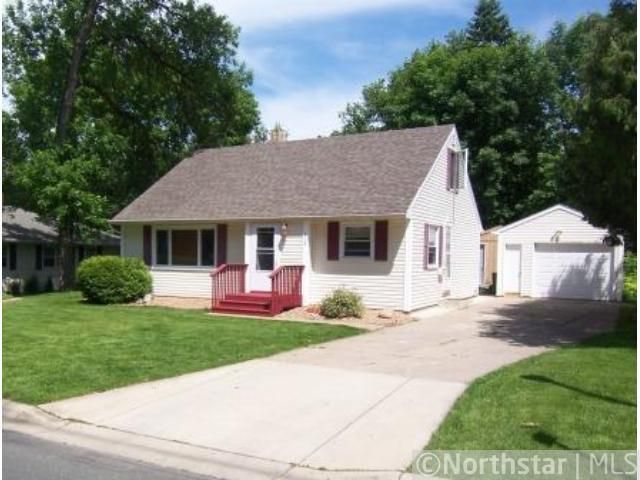 215 Dale St, Hutchinson, MN 55350