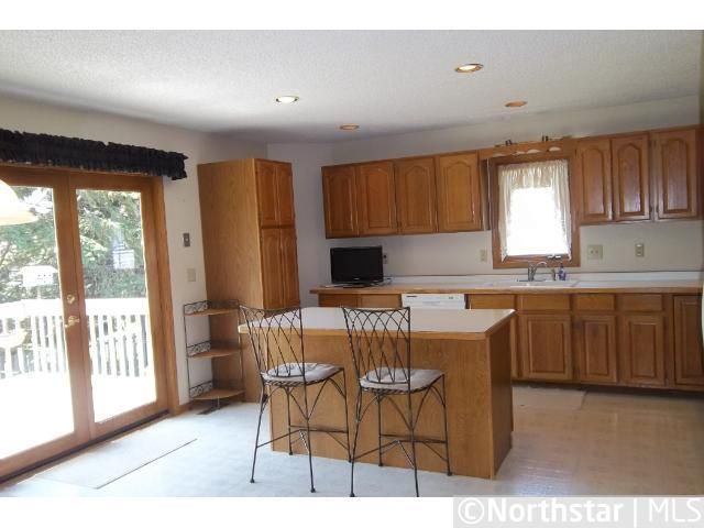2278 County Road D E, Maplewood, MN 55109