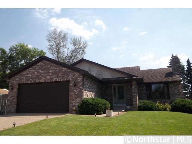 2278 County Road D E, Maplewood, MN 55109
