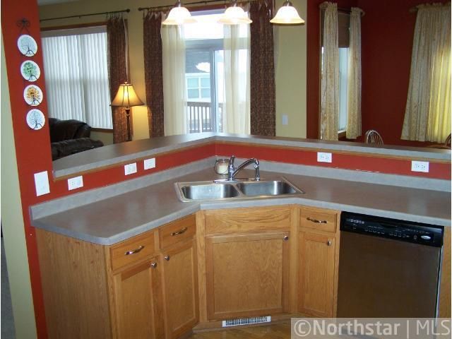 1742 Prescott Ln, Chaska, MN 55318