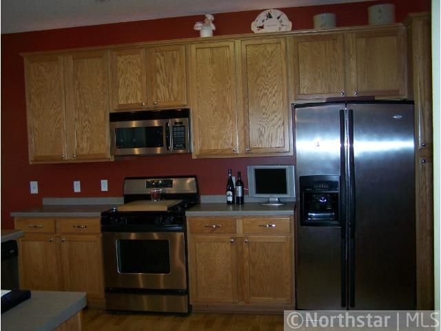1742 Prescott Ln, Chaska, MN 55318