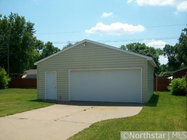 3113 Ohenry Rd, Brooklyn Center, MN 55429