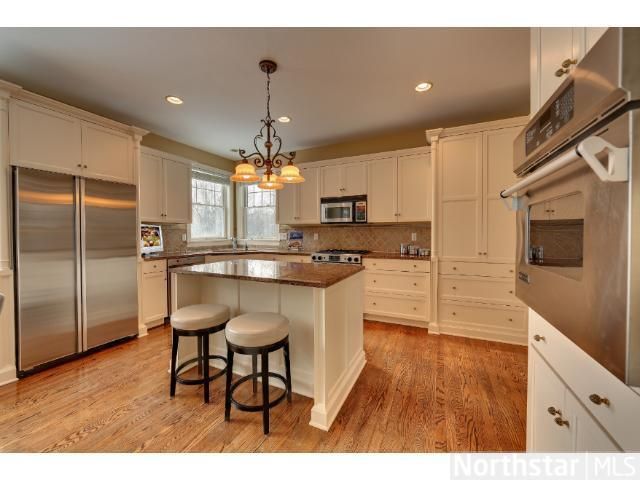 425 Hunter Ps, Wayzata, MN 55391
