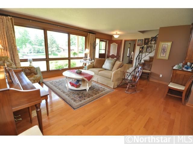 1757 Crestridge Ln, Eagan, MN 55122