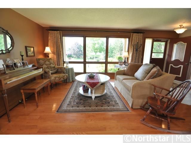 1757 Crestridge Ln, Eagan, MN 55122