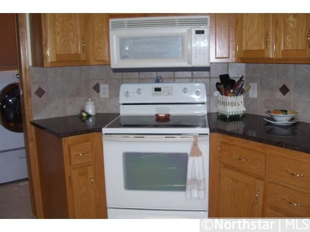 5034 Grenadier Ave N, Oakdale, MN 55128