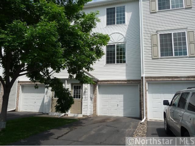 15525 Flyboat Ln, Apple Valley, MN 55124
