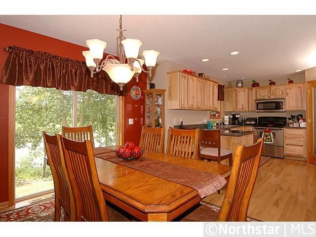 3112 Acorn Trl NW, Faribault, MN 55021