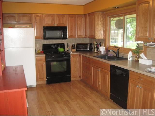 851 Jonathan Dr, Apple Valley, MN 55124