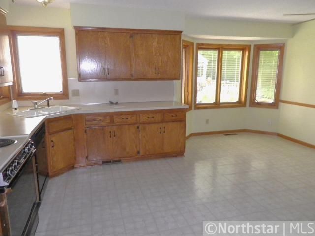 8935 Preserve Blvd, Eden Prairie, MN 55347