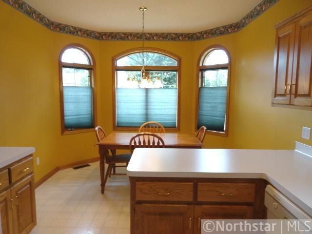 3073 Highpointe Curve, Roseville, MN 55113