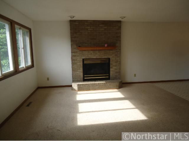 1208 Sapphire Ln, Shakopee, MN 55379