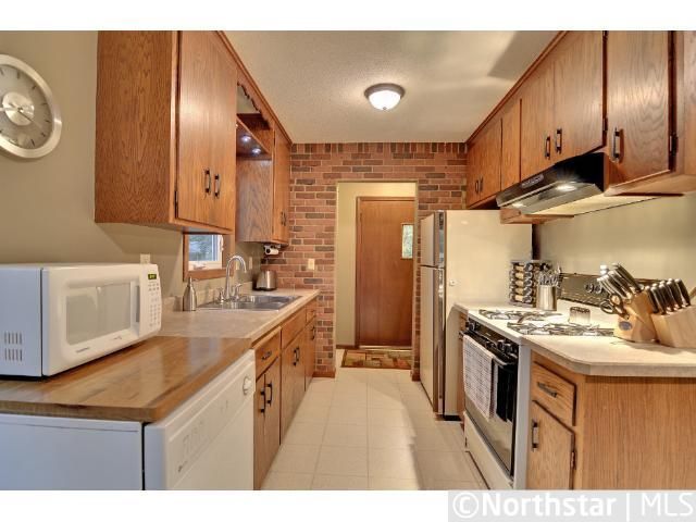 3749 Hillsboro Ave N, New Hope, MN 55427