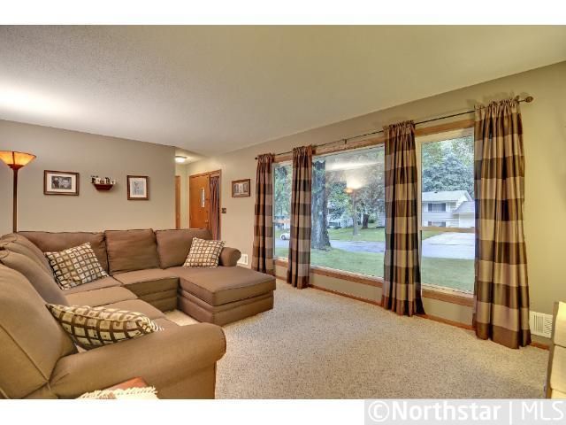 3749 Hillsboro Ave N, New Hope, MN 55427