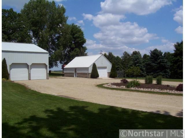 7400 38th St SE, Claremont, MN 55924