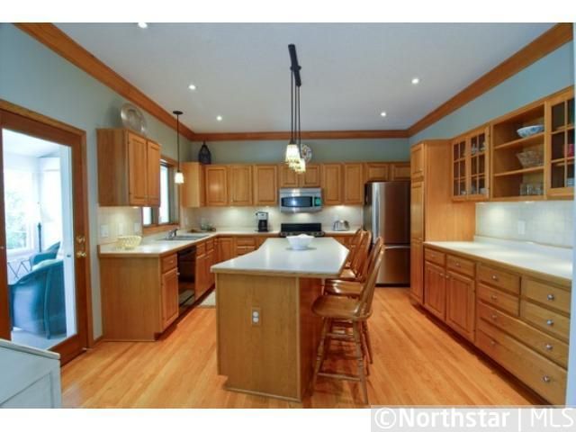 5724 W 96th St, Bloomington, MN 55437