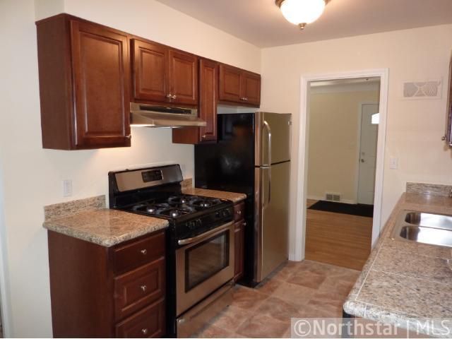 1251 W Oakcrest Ave W, Roseville, MN 55113