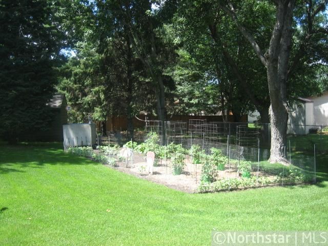 8073 157th St W, Apple Valley, MN 55124