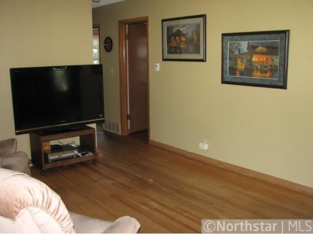 1984 Dieter St, Maplewood, MN 55109