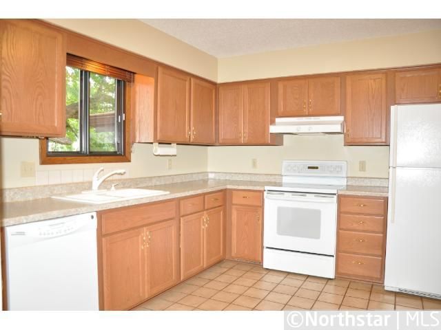 518 Laredo Ln, Chanhassen, MN 55317