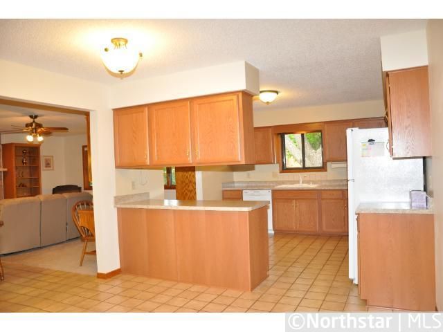 518 Laredo Ln, Chanhassen, MN 55317
