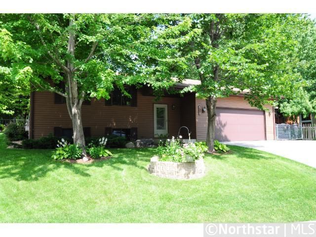 518 Laredo Ln, Chanhassen, MN 55317