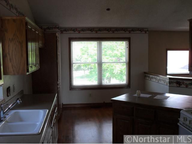 712 Granite Dr, Eagan, MN 55123