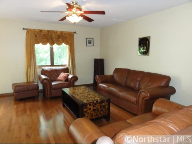 2536 Rose Ave E, Maplewood, MN 55119