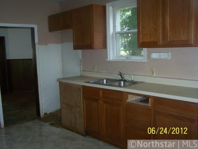 1179 Beech St, Saint Paul, MN 55106