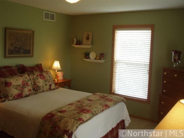 7870 Baylor St, Wyoming, MN 55092