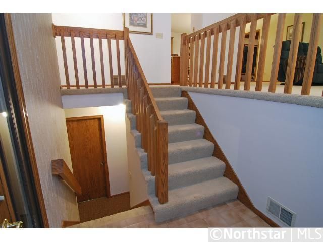 15401 Village Woods Dr, Eden Prairie, MN 55347