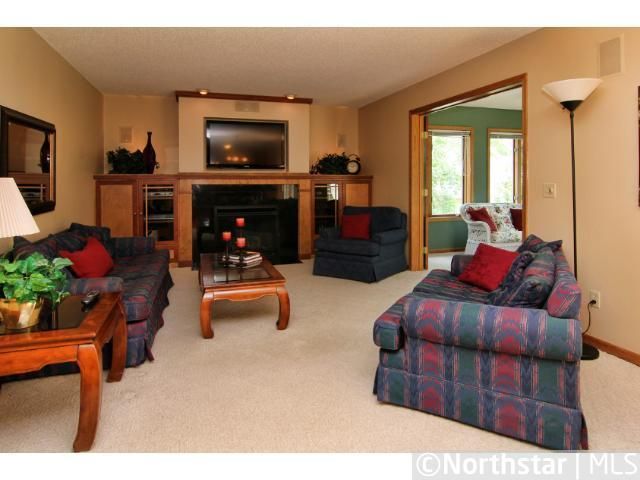 4817 River Wood Dr, Savage, MN 55378