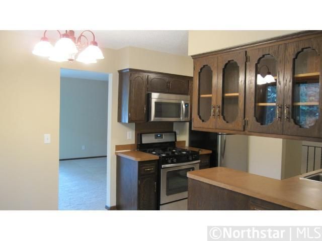 2515 Knollwood Dr, New Brighton, MN 55112