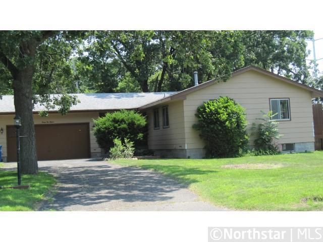 2515 Knollwood Dr, New Brighton, MN 55112