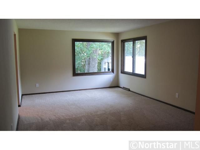 2515 Knollwood Dr, New Brighton, MN 55112