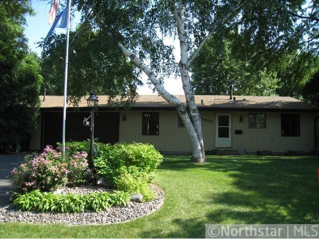 2009 Yellowstone Trl, Brooklyn Park, MN 55444