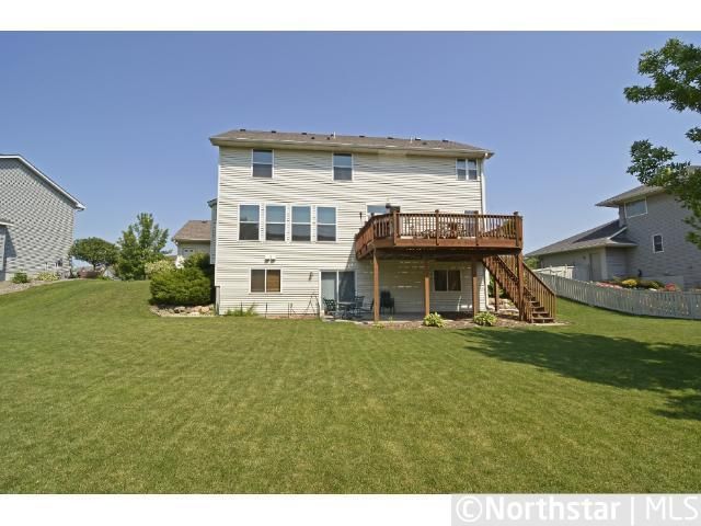 628 Summerfield Dr, Chanhassen, MN 55317