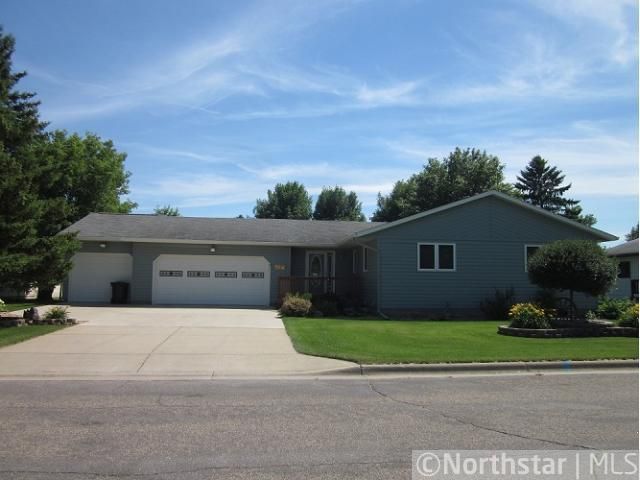 12 5th St SW, Melrose, MN 56352