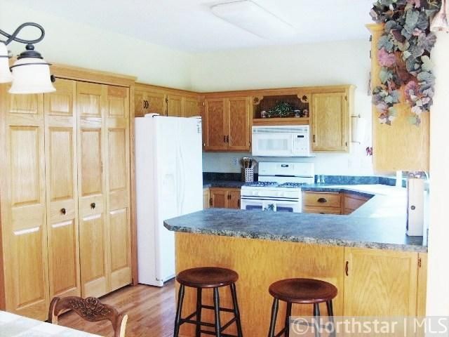 795 Ashley Dr, Chaska, MN 55318